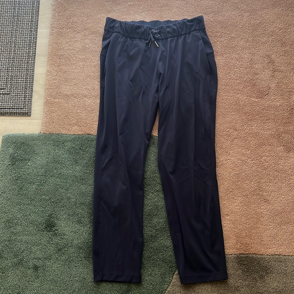 Lululemon like new on the fly pant